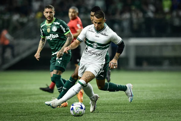 巴西足球锦标赛 Palmeiras对Coritiba 2023年6月4日 巴西圣保罗 罗尼在帕尔梅拉斯和科里蒂巴的比赛中庆祝自己的第二个进球 该进球将在2023年巴西足球锦标赛第9轮比赛中生效 — 图库照片