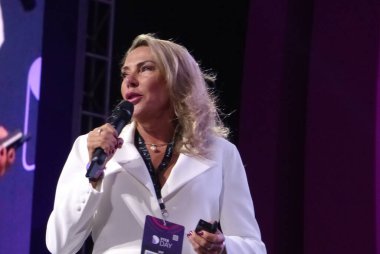 (Vtex Günü 2023 olayı. 5 Haziran 2023. Sao Paulo, Brezilya: Apnea 'daki dünya rekoru sahibi atlet Karoline Meyer VTEX Day' in ilk Keynote konuşmacısıydı. Vtex Günü, Latin Amerika 'da dijital dönüşüme odaklanan en büyük olaydır..