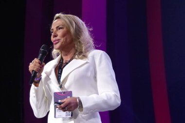 (Vtex Günü 2023 olayı. 5 Haziran 2023. Sao Paulo, Brezilya: Apnea 'daki dünya rekoru sahibi atlet Karoline Meyer VTEX Day' in ilk Keynote konuşmacısıydı. Vtex Günü, Latin Amerika 'da dijital dönüşüme odaklanan en büyük olaydır..