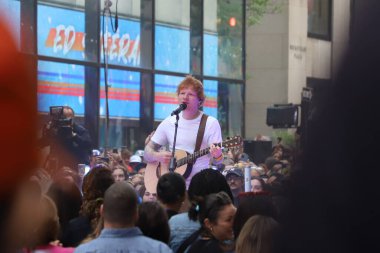 Ed Sheeran Today Show 'da canlı yayında. 6 Haziran 2023, New York, ABD: Ed Sheeran, Rockefeller Center 'daki Citi Konser Serisi' nde canlı performans sergiliyor.. 