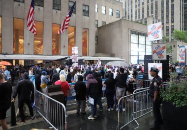 Ed Sheeran Today Show 'da canlı yayında. 6 Haziran 2023, New York, ABD: Ed Sheeran, Rockefeller Center 'daki Citi Konser Serisi' nde canlı performans sergiliyor.. 