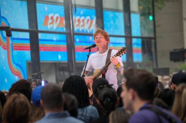 Ed Sheeran Today Show 'da canlı yayında. 6 Haziran 2023, New York, ABD: Ed Sheeran, Rockefeller Center 'daki Citi Konser Serisi' nde canlı performans sergiliyor.. 