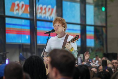 Ed Sheeran Today Show 'da canlı yayında. 6 Haziran 2023, New York, ABD: Ed Sheeran, Rockefeller Center 'daki Citi Konser Serisi' nde canlı performans sergiliyor.. 