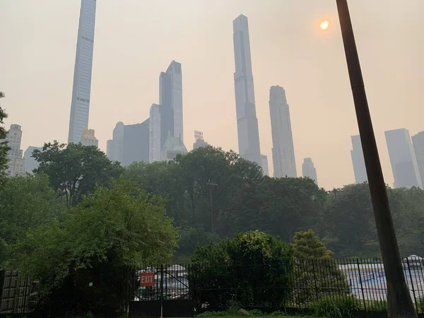Центральный Парк Нью Йорка Дымом Лесных Пожаров Канады Июня 2023 — стоковое фото