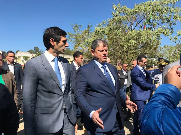 Sao Paulo valisi Tarcisio itfaiyecilerin mezuniyetine katılıyor. 7 Haziran 2023, Franco da Rocha, Sao Paulo, Brezilya: Sao Paulo Valisi, Tarcisio de Freitas, İtfaiyeci Kursu Mezuniyet Töreni 'ne katıldı.