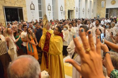 Natal (RN), Brezilya 06 / 08 / 2023 - Corpus Christi Kilisesi, Santa Rita de Cassia dos Impossible veis, Natal RN Ponta Negra kompleksi, Peder Flavio Herculano başkanlığındaki .