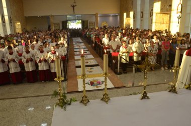 Natal (RN), Brezilya 06 / 08 / 2023 - Corpus Christi Kilisesi, Santa Rita de Cassia dos Impossible veis, Natal RN Ponta Negra kompleksi, Peder Flavio Herculano başkanlığındaki .