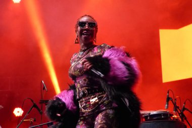 Şarkıcı Karol Konka 'nın 2023 Castro Festivali' nin ön-Parada LGBT + 'sı sırasında verdiği konser, 10 Haziran 2023 Cumartesi günü Sao Paulo' nun orta kesimindeki Vale do Anhangabau 'da gerçekleşti. İki aşamalı 15 saatlik etkinlik. 