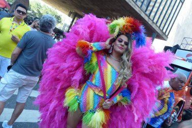 Sao Paulo (SP), 06 / 11 / 2023 - LGBTQIA + PARADE / PRIDE - 27. LGBTQIA + Onur Yürüyüşü sırasında halkın hareketi, Avenida Paulista üzerinde yoğunlaşarak, bu Pazar, 11 Haziran 2023, Sao Paulo şehir merkezinde