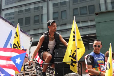 Ulusal Porto Riko Günü Geçidi 'nden Justin Silva. 11 Haziran 2023, New York, ABD: Stand up komedyen, aktör ve TikToker, Justin Silva, New Haven, Connecticut 'ta doğdu ve büyüdü. 