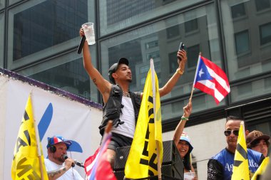 Ulusal Porto Riko Günü Geçidi 'nden Justin Silva. 11 Haziran 2023, New York, ABD: Stand up komedyen, aktör ve TikToker, Justin Silva, New Haven, Connecticut 'ta doğdu ve büyüdü. 