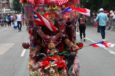 Ulusal Porto Riko Günü Geçidi. 11 Haziran 2023, New York, ABD: En büyük kültürel gurur gösterisi olan Ulusal Porto Riko Günü, New York 'taki 5. Cadde' de insanların dans ve Cheerin caddelerinde sıraya dizilmesiyle gerçekleşti.