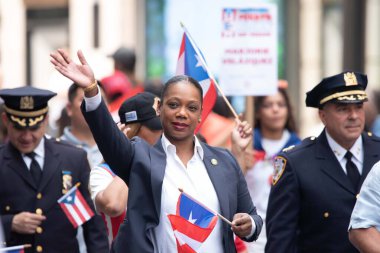 New York, New York 'ta Porto Riko Günü Geçidi. 11 Haziran 2023 ABD. Ulusal Porto Riko Günü Yürüyüşü (NPRDP), Haziran ayının ikinci pazar günü Manhattan 'daki Beşinci Cadde boyunca her yıl düzenlenir.