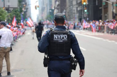 Ulusal Porto Riko Günü Geçidi. 11 Haziran 2023, New York, ABD: En büyük kültürel gurur gösterisi olan Ulusal Porto Riko Günü, New York 'taki 5. Cadde' de insanların dans ve Cheerin caddelerinde sıraya dizilmesiyle gerçekleşti.