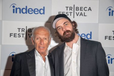 Ron Delsener sunar - 2023 Tribeca Festivali. 11 Haziran 2023, New York, ABD: Ron Delsener ve yönetmen Jake Sumner, Spring Stüdyoları 'nda düzenlenen 2023 Tribeca Festivali sırasında Ron Delsener Sunar' a katıldılar. 