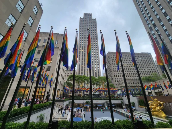Rockefeller Feiert Den Pride Month Dem Pride Flags Gehisst Werden — Stockfoto