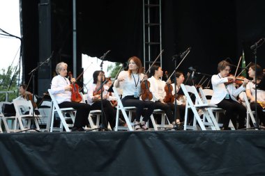 Parktaki New York Filarmoni Konserleri. 14 Haziran 2023, New York, ABD: New York Filarmoni Orkestrası da dahil olmak üzere birçok kişinin katılımıyla New York 'taki Central Park Great Lawn' da düzenlenen Parklardaki konserler.