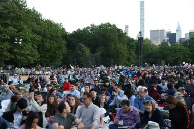 Parktaki New York Filarmoni Konserleri. 14 Haziran 2023, New York, ABD: New York Filarmoni Orkestrası da dahil olmak üzere birçok kişinin katılımıyla New York 'taki Central Park Great Lawn' da düzenlenen Parklardaki konserler.