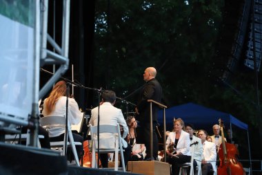 Parktaki New York Filarmoni Konserleri. 14 Haziran 2023, New York, ABD: New York Filarmoni Orkestrası da dahil olmak üzere birçok kişinin katılımıyla New York 'taki Central Park Great Lawn' da düzenlenen Parklardaki konserler.