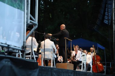Parktaki New York Filarmoni Konserleri. 14 Haziran 2023, New York, ABD: New York Filarmoni Orkestrası da dahil olmak üzere birçok kişinin katılımıyla New York 'taki Central Park Great Lawn' da düzenlenen Parklardaki konserler.