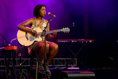 2023 BRIC Brooklyn 'i Kutla! Kara Jackson. 15 Haziran 2023, Brooklyn, New York, ABD: Kara Jackson ve Prospect Park 'taki Lena Horne Bandshell hayranlarının katılımıyla düzenlenen 2023 BRIC Brooklyn Konseri. 