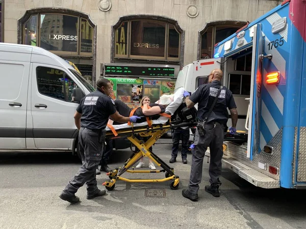 Eine Frau Stürzte Und Verletzte Sich Times Square Juni 2023 — Stockfoto
