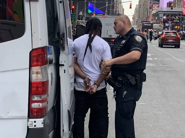 Polícia Prende Traficantes Ilegais Time Square Junho 2023 Nova York — Fotografia de Stock