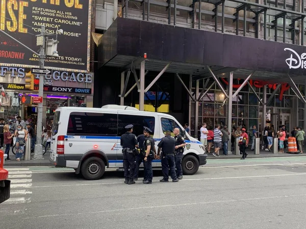 Policía Nueva York Arresta Traficantes Ilegales Time Square Junio 2023 —  Fotos de Stock
