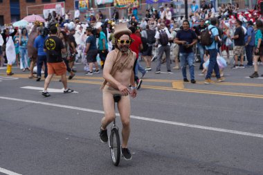 Coney Adası 'nda 2023 Yıllık Denizkızı Geçidi. 17 Haziran 2023. New York, ABD: Deniz Kızı Yürüyüşü her yaz Coney Island, New York 'ta yapılan renkli bir etkinliktir..