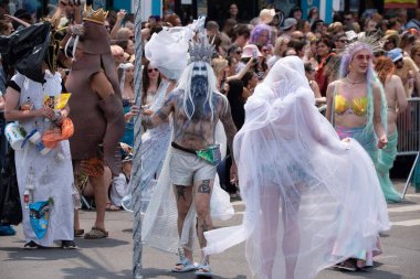 Coney Adası 'ndaki Denizkızı Geçidi. 17 Haziran 2023, Coney Adası, Brooklyn, New York, ABD: Denizkızı Geçidi 1983 yılında özellikle 3 amaçla kuruldu: Denizkızı adında sokaklarda yaşayan yerel sakinlerin mitolojisini canlandırıyor. 