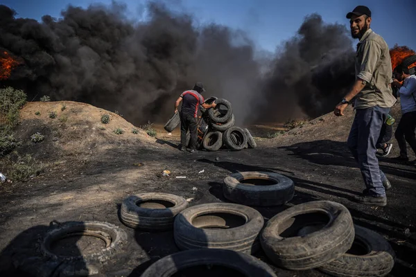 Palästinensische Jugendliche Zündeten Der Ostgrenze Des Gazastreifens Gummireifen Juni 2023 — Stockfoto