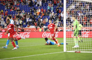 Vanzeir, MLS Normal Sezonu 'nda amacını kutluyor: New York Red Bulls, Charlotte FC' ye karşı. 21 Haziran 2023, Harison, New Jersey, ABD: Vanzeir (Red Bulls), Major League Soccer (MLS) için Charlotte FC 'ye karşı oynadığı maçtaki golünü kutlar.) 