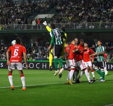 Curitiba (PR), Brezilya - Perşembe gecesi Couto Pereira Stadyumu 'nda oynanan Brezilya Serie A Şampiyonası' nın 11. turunda Coritiba ile Internacional arasında oynanan maç