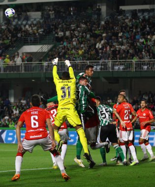 Curitiba (PR), Brazil 06 / 22 / 2023 - Coritiba ile Internacional arasında oynanan karşılaşmada kaleci John do Internacional, Brezilya Serie A Şampiyonası 'nın 11. turu için geçerli, Couto Pereira Stadyumu' nda