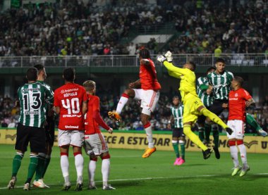 Curitiba (PR), Brezilya - Perşembe gecesi Couto Pereira Stadyumu 'nda oynanan Brezilya Serie A Şampiyonası' nın 11. turunda Coritiba ile Internacional arasında oynanan maç