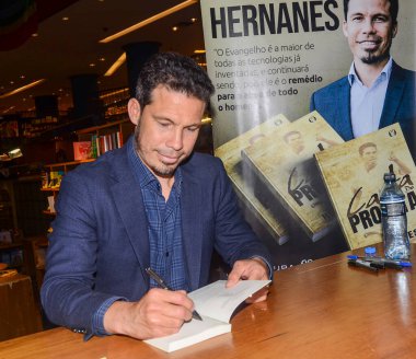 Sao Paulo (SP), Brezilya 06 / 23 / 2023 - Bu Cuma gecesi, eski futbolcu Hernanes 