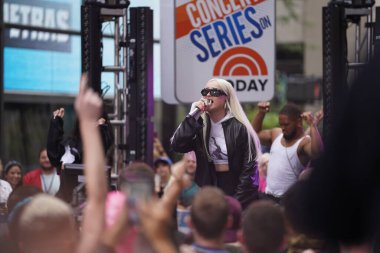 NBC 'de Today Show' da Kim Petras, 23 Haziran 2023, New York, ABD: Kim Petras bugün Rockefeller Plaza 'daki Today Show' un Citi Konser Serisi 'nde hayranlarının dans edip şarkı söylediği yüksek enerjili ve dinamik bir set sundu.. 