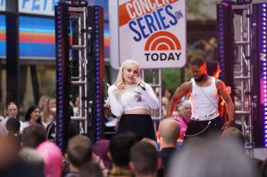 NBC 'de Today Show' da Kim Petras, 23 Haziran 2023, New York, ABD: Kim Petras bugün Rockefeller Plaza 'daki Today Show' un Citi Konser Serisi 'nde hayranlarının dans edip şarkı söylediği yüksek enerjili ve dinamik bir set sundu.. 