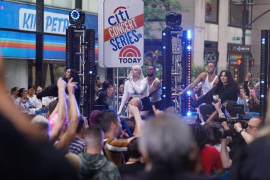 NBC 'de Today Show' da Kim Petras, 23 Haziran 2023, New York, ABD: Kim Petras bugün Rockefeller Plaza 'daki Today Show' un Citi Konser Serisi 'nde hayranlarının dans edip şarkı söylediği yüksek enerjili ve dinamik bir set sundu.. 