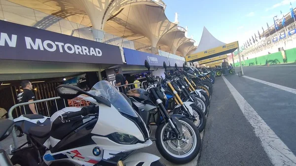 サンパウロ ブラジル2023年6月22日 インターラゴス スハイ フェスティバルは国内最大のオートバイイベントで 6月22日から25日の間に80社以上の企業が参加するインターラゴス レーストラックで開催されます — ストック写真