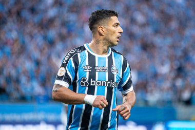 PORTO ALEGRE (RS), Brezilya 06 / 25 / 2023 - Suarez, Brasileirao Arena do Gremio 'da yapılan Coritiba maçında Gremio' nun gömleğiyle bir gol daha attı ve bunu kutladı. 