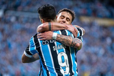 PORTO ALEGRE (RS), Brezilya 06 / 25 / 2023 - Suarez, Brasileirao Arena do Gremio 'da yapılan Coritiba maçında Gremio' nun gömleğiyle bir gol daha attı ve bunu kutladı. 