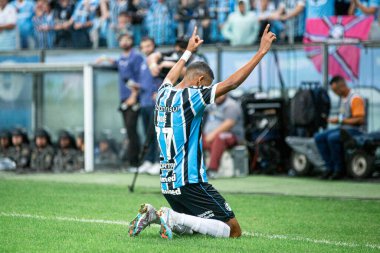 PORTO ALEGRE (RS), Brezilya 06 / 25 / 2023 - Andre, Arena do Gremio 'da yapılan Coritiba maçında Gremio' nun gömleğiyle ilk golünü atıyor ve ilk golünü Coritiba ile kutluyor. 
