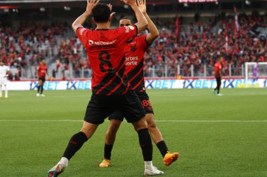 Curitiba (PR), Brezilya 06 / 24 / 2023 - Athletico PR 'dan Vitor Roque, 2023 Brezilya Şampiyonası' nın 12. turunda Corinthians 'a karşı attığı golü kutluyor.