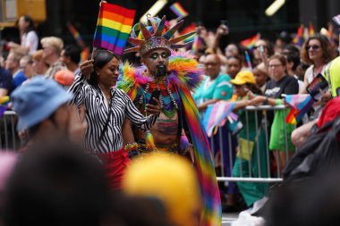 New York City Pride March 2023, 25 Haziran 2023, New York, ABD: New York City Pride March dünyanın en büyük LGBTQ + gururlu geçit törenlerinden biri olarak bilinir, dünyanın çeşitli yerlerinden her yıl milyonlarca katılımcı çeker. 