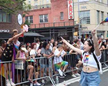 53. NYC Onur Yürüyüşü Mart 2023. 25 Haziran, New York, ABD: 53. NYC Onur Yürüyüşü 2023 25. Cadde ve 5. Cadde 'den başlıyor ve 5. Cadde' den güneye doğru devam ediyor. 