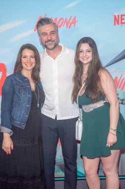 Netflix 'in Nimona New York gösterimi. 24 Haziran 2023, New York, ABD: Troy Quane (C) ve misafirler 24 Haziran 2023 'te AMC Lincoln Meydanı Tiyatrosu' nda Netflix 'in Nimona gösterimine katılırlar. 