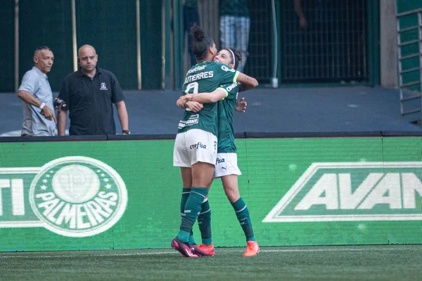 巴西圣保罗 2023年6月25日 阿曼达 古铁雷斯在帕尔梅拉斯与圣保罗的比赛中庆祝了她的进球 她的进球在巴西女子足球锦标赛四分之一决赛的第二回合中有效 — 图库照片