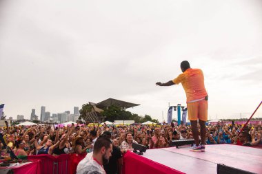 Miami (ABD), 06 / 25 / 2023 -- 25 Pazar günü, Sao Paulo 'dan şarkıcı Thiaguinho' nun katıldığı Afternoon Miami, Miami Marina Stadyumu 'nda gerçekleşti..