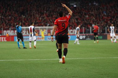Curitiba (PR), Brazil 06 / 27 / 2023 - Athletico PR 'dan Vitor Roque, Libertadores 2023' ün grup aşamasının 6. turu için geçerli olan Alianza Lima 'ya karşı attığı golü kutluyor 